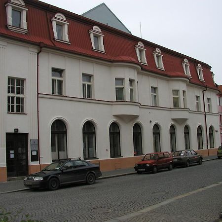 Hotel Mrazek Pardubice Exteriör bild