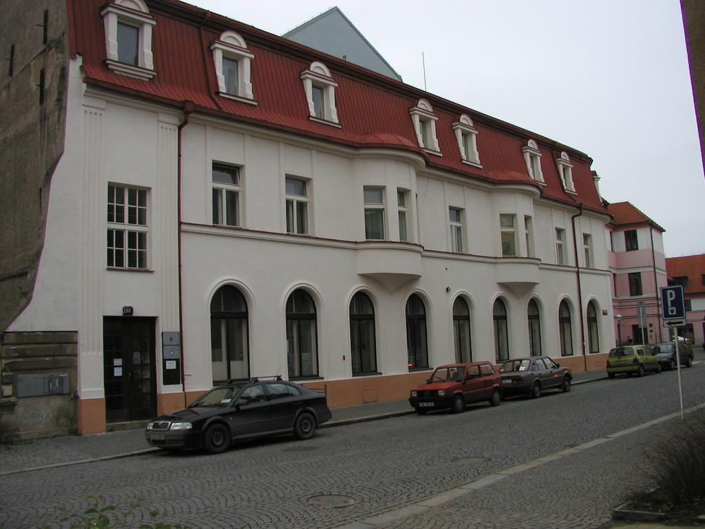 Hotel Mrazek Pardubice Exteriör bild
