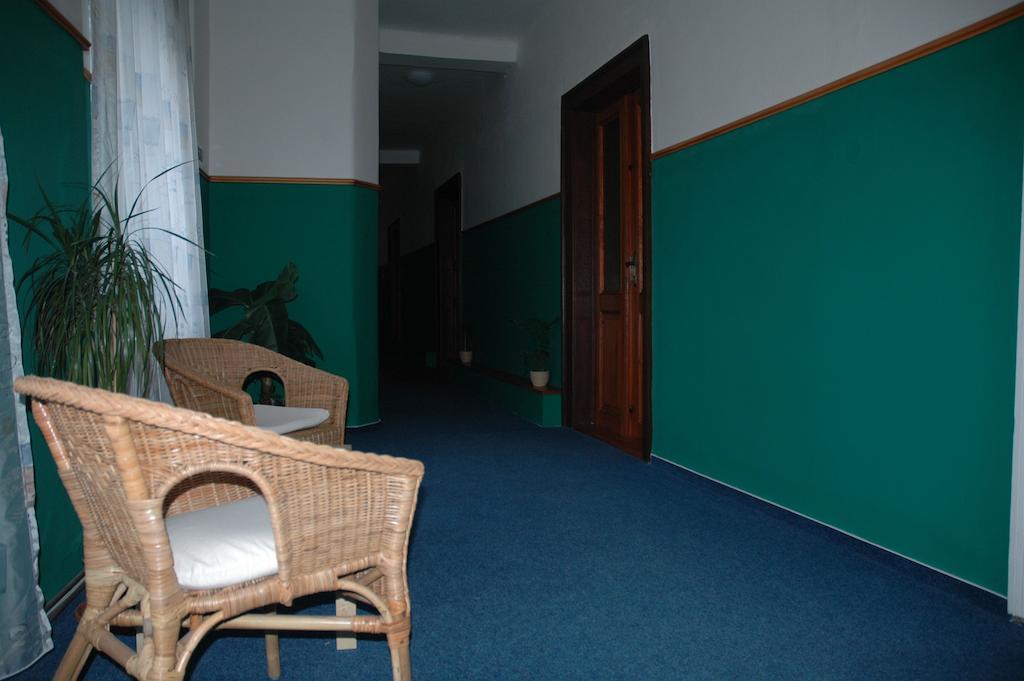 Hotel Mrazek Pardubice Exteriör bild