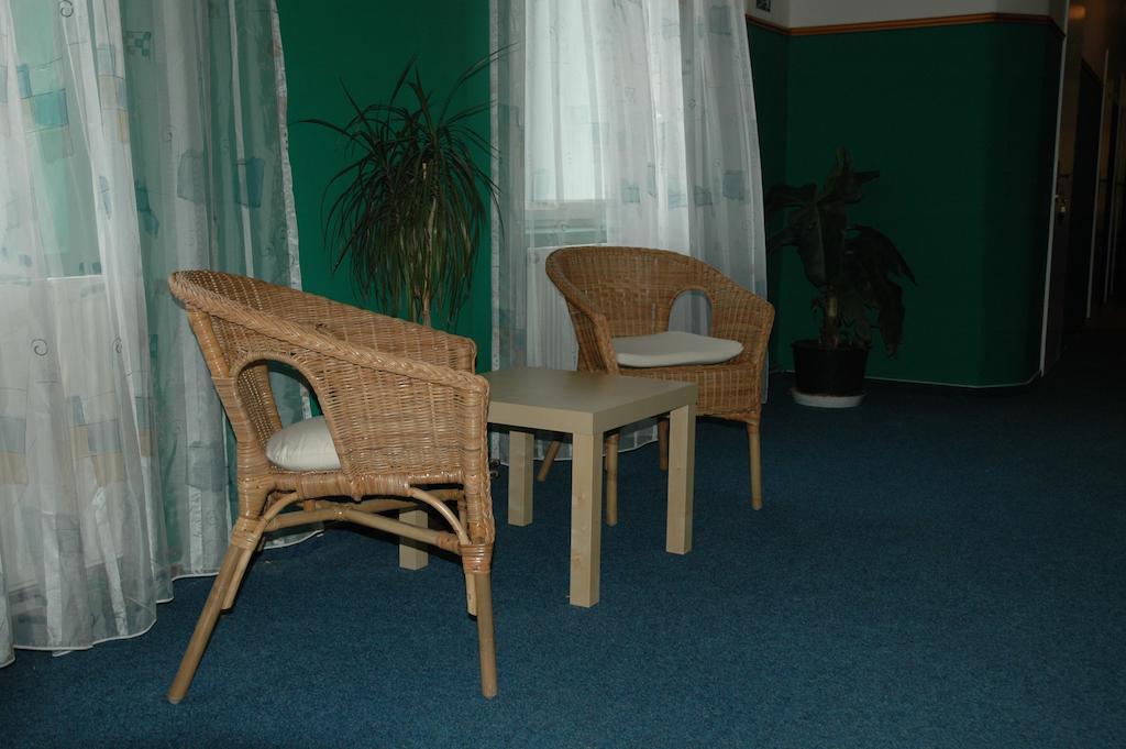 Hotel Mrazek Pardubice Exteriör bild